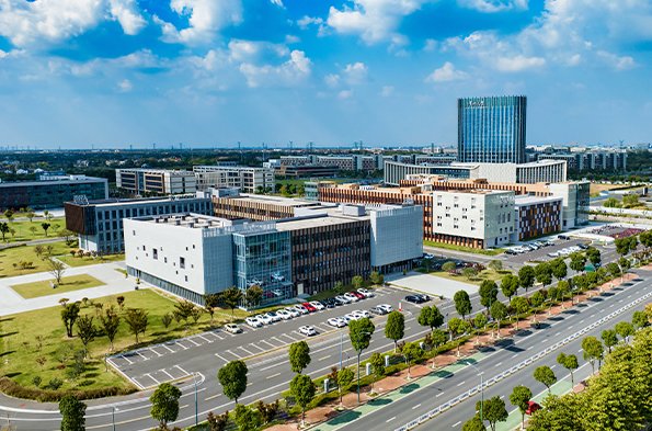 并根据“基地班阶段性考核与动态进出机